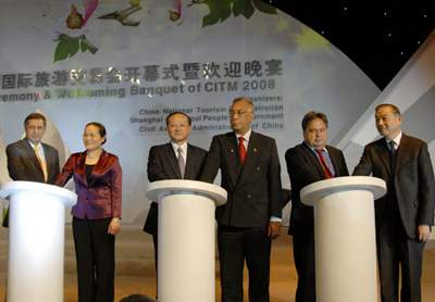 11月19日晚, 由中国国家旅游局、上海市人民政府、中国民用航空局联合举办的2008中国国际旅游交易会在上海国际会议中心隆重开幕。