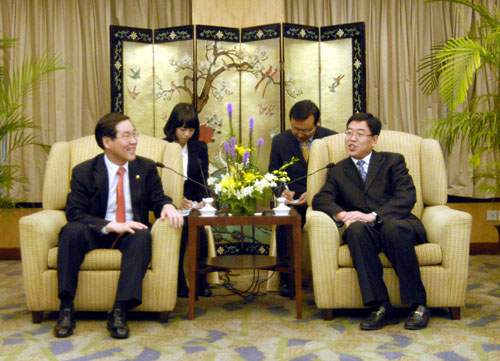 杜江会见韩国文化体育观光部次官金长实