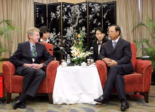 王志发会见亚太旅游协会总裁迪森