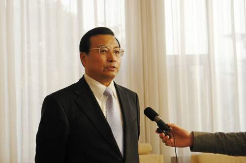 会后,山东省副省长才利民接受记者采访