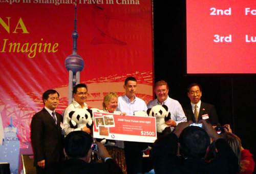 12月3日,中国旅游协会副会长刘金平率中国旅游代表团在澳大利亚悉尼市开展了大型旅游宣传推广活动。代表团的成员来自北京、山西、吉林等19个省份的旅游局和旅游企业,共计80余人。
