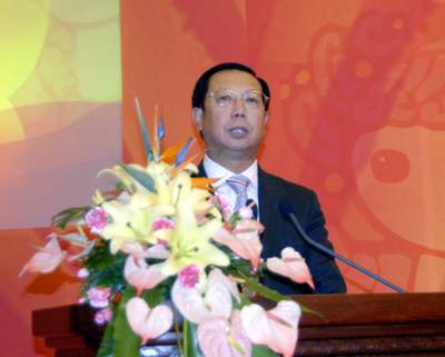 国家旅游局副局长、中国旅游协会副会长王志发主持座谈会