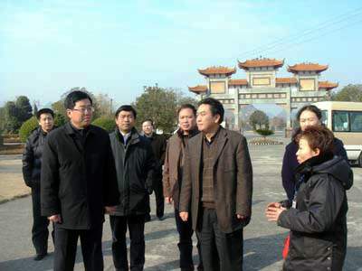 2月11日至12日,国家旅游局副局长杜江率工作组在广西桂林慰问考察旅游工作