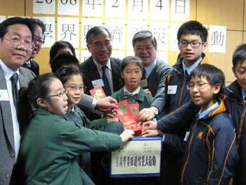 香港逾百间中小学合作募捐,呼吁学生捐出利是钱,协助内地雪灾灾民