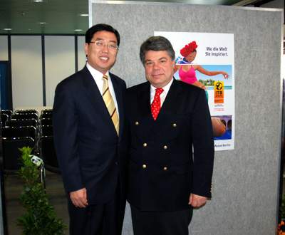 杜江会见柏林展览公司总裁兼首席执行官豪什