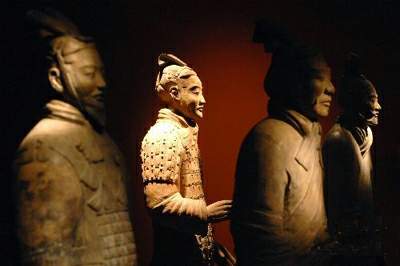 北美规模最大的秦始皇兵马俑展览五月十八日至十月十二日将在美国加州宝尔博物馆举行。十七尊中国“国宝”秦兵马俑和上百件中国秦代珍贵文物亮相本次展览,预计将吸引五十万美国观众。