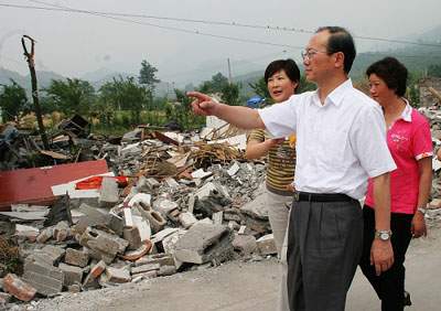 国家旅游局局长邵琪伟考察受灾后的德阳绵竹年画村