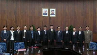 杜江副局长与朝鲜国家观光总局副局长姜哲秀进行工作会谈