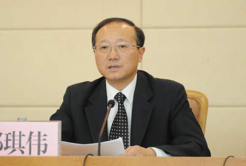 全国红色旅游工作协调小组常务副组长、国家旅游局局长邵琪伟做工作报告