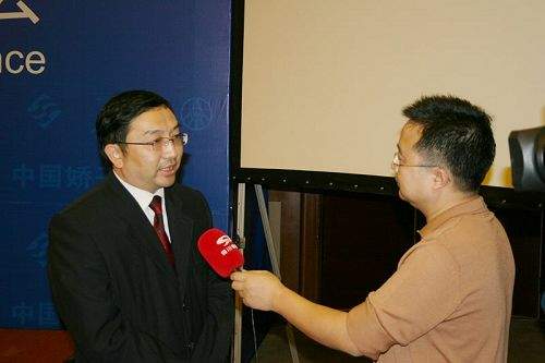 四川省旅游局副局长陈加林接受媒体采访
