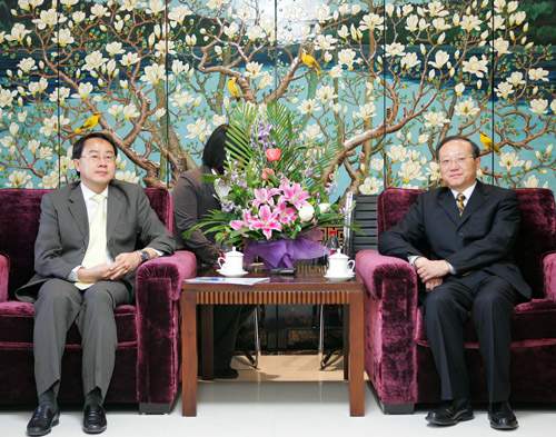 邵琪伟会见泰国总理府国务部长李天文博士