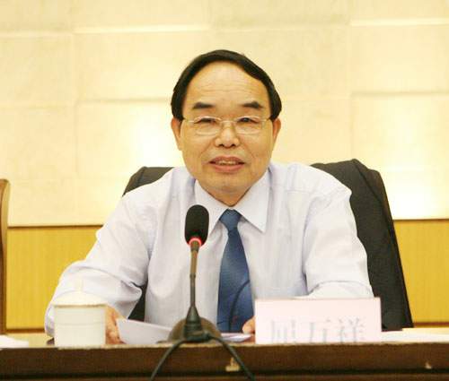 中央纪委常委、监察部副部长、国务院纠风办副主任屈万祥