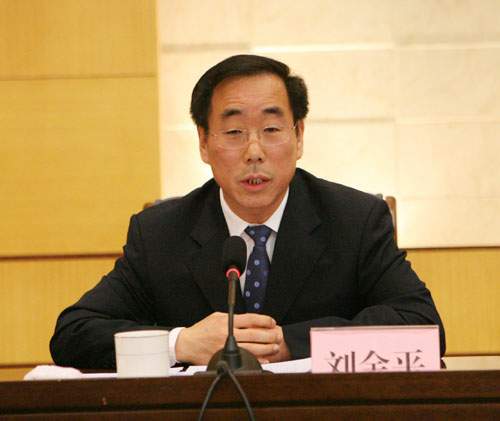 驻局纪检组组长刘金平