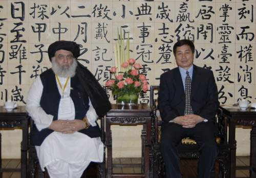 6月19日,中国国家旅游局副局长祝善忠在京会见巴基斯坦旅游部长阿道•乌尔•鲁合曼一行,双方就加强中巴两国旅游合作交换了意见。