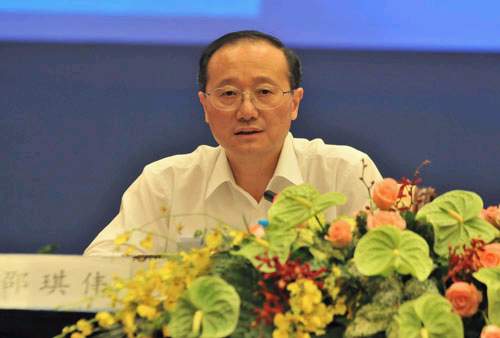 国家旅游局局长、2010年上海世博览会组织委员会委员、领导小组组长邵琪伟主持会议