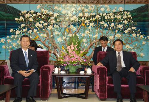 7月22日,中国国家旅游局副局长祝善忠在京会见了日本旅行社长(董事总经理)丸尾和明一行,双方就进一步加强中日两国旅游业界间的合作等问题进行了交流。