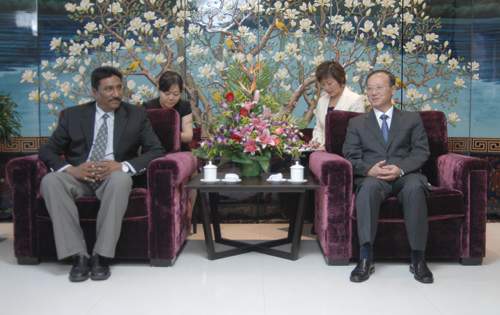 9月3日,中国国家旅游局局长邵琪伟在京会见尼泊尔旅游民航部长沙拉特•辛格•班达里一行。