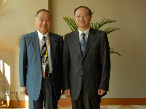 9月7日,国家旅游局局长、海峡两岸旅游交流协会会长邵琪伟在厦门会见了台湾观光协会新任会长周庆雄,双方就加强两岸旅游交流与合作等共同关心的问题交换了意见。