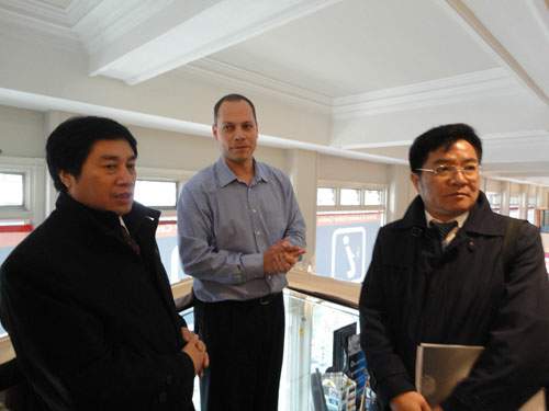 2010年10月18日,中国国家旅游局副局长祝善忠在伦敦会见了英国旅游与遗产部长、议会议员约翰·潘罗斯先生,双方就旅游休闲、公共服务、世博会、奥运会等以及共同关心的其他问题深入交换了意见。