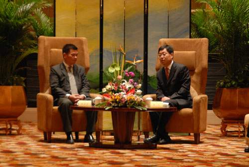 3月2日,国家旅游局副局长、海峡两岸旅游交流协会执行会长杜江在贵阳会见了前来参加第十三届海峡两岸旅行业联谊会的台湾旅行业品质保障协会理事长林进荣为等台湾旅行行业公会、协会代表团。