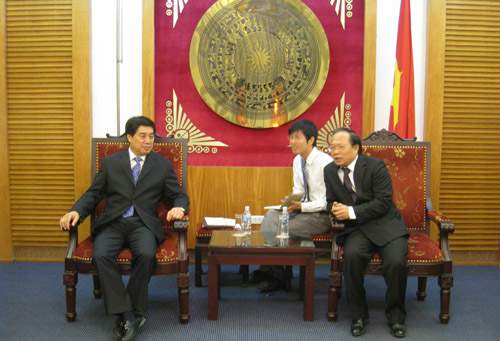 祝善忠会见越南文化、体育与旅游部长黄俊英