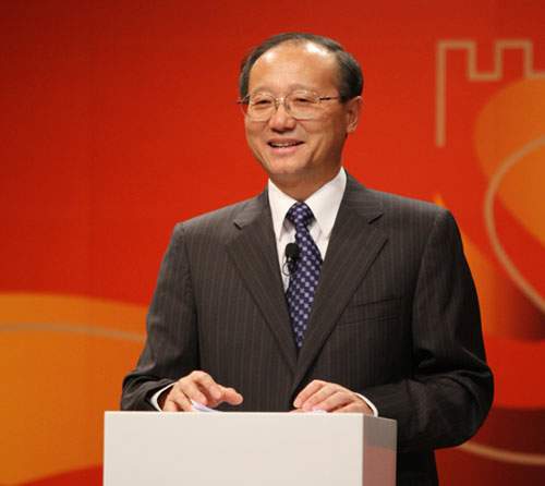 国家旅游局局长邵琪伟就“中国旅游业推进世界经济迈向新阶段”做了主旨发言。)