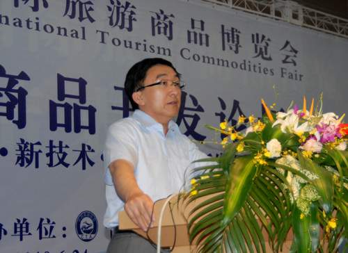 (国家旅游局党组成员、中国旅游协会副会长、规划财务司司长吴文学发表讲话)