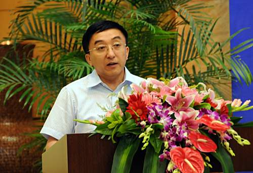 吴文学主持签字仪式