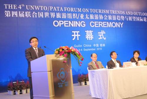 国家旅游局党组成员、规划财务司司长、中国旅游协会副会长吴文学致辞