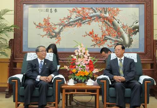 6月10日,中国国家旅游局副局长王志发在京会见了以日本长崎县知事中村法道为团长的日本九州地区知事代表团一行。