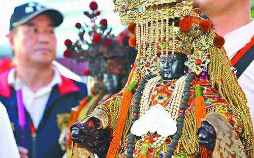 图为台湾北港朝天宫“黑脸”妈祖分灵神像。