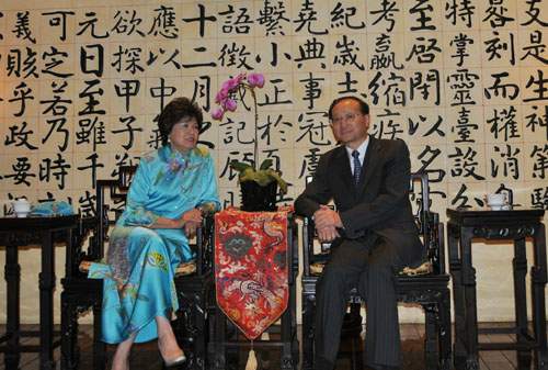 8月8日,中国国家旅游局局长邵琪伟在北京会见了马来西亚旅游部长黄燕燕。双方就共同关心的问题进行了广泛交流。